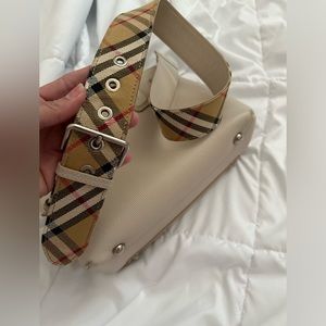 Burberry baby banner bag